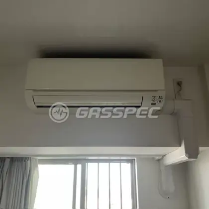 施工前のエアコン（MSZ-HS252-W）