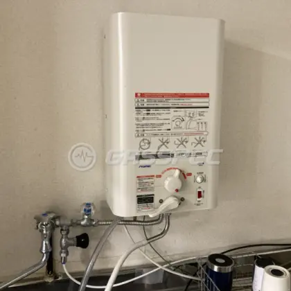 施工前の電気温水器（EWM-14）