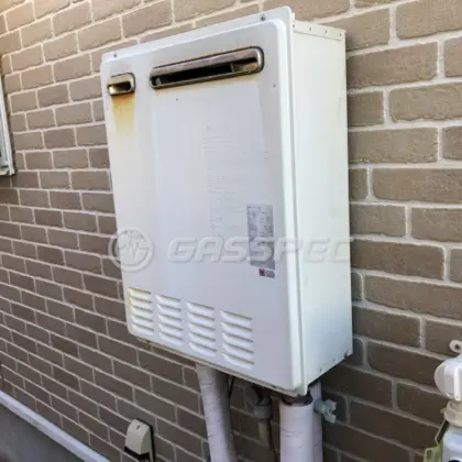 施工前の給湯器