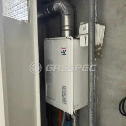 施工前の給湯器（RUX-V2400FFUA）
