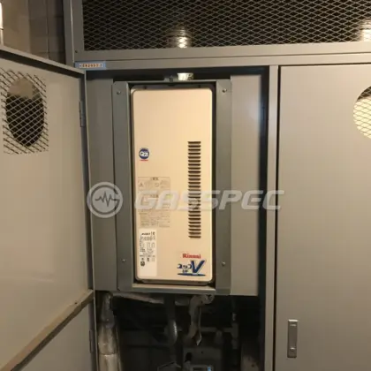 施工前の給湯器（RUF-VS1600SAU-VC）