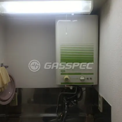 施工前の給湯器（DH-143）