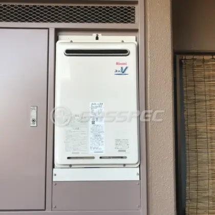 施工前の給湯器（RUJ-V2401W）
