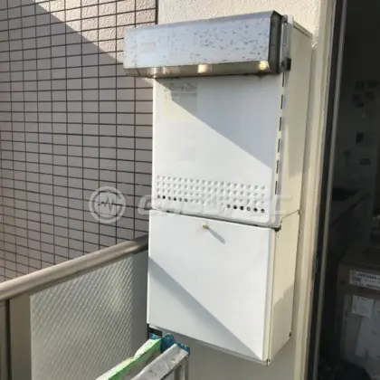 施工前の給湯器