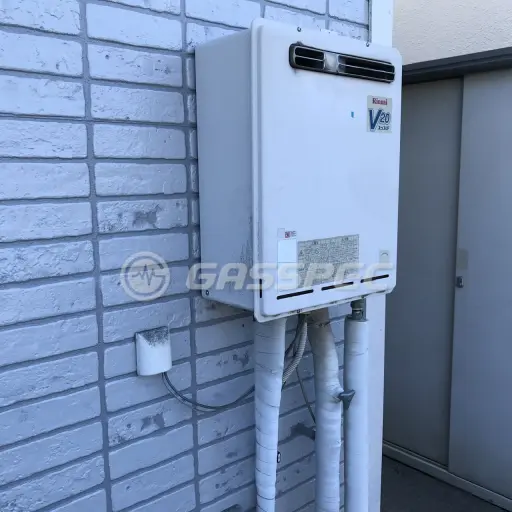 交換前の給湯器（リンナイ RUF-V2000SAW）