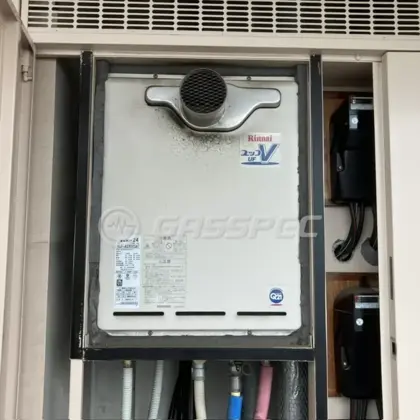 施工前の給湯器（RUF-A2400SAT）
