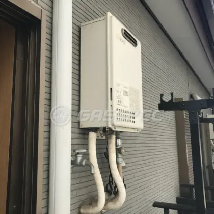 施工前の給湯器