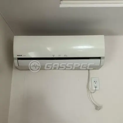 施工前のエアコン（CS-256VB-W）