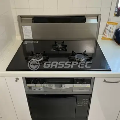 施工前のビルトインガスコンロ（KNMG063NBS/DR405C）