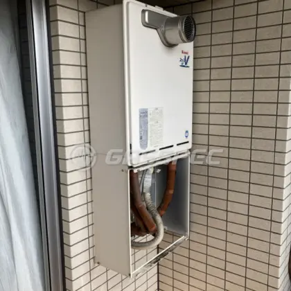 施工前の給湯器（RUF-V2405SAT）