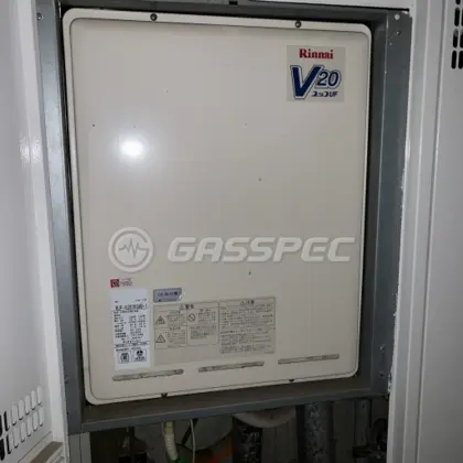 施工前の給湯器（RUF-V2000SAB-1）