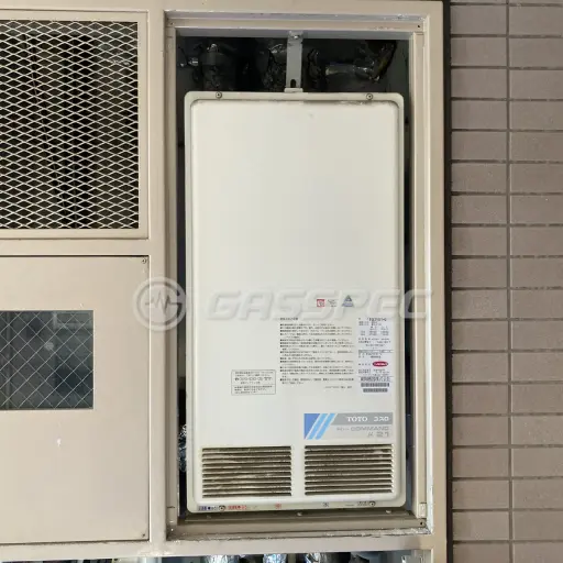 交換前の給湯器（TOTO RGE21KV1-U）