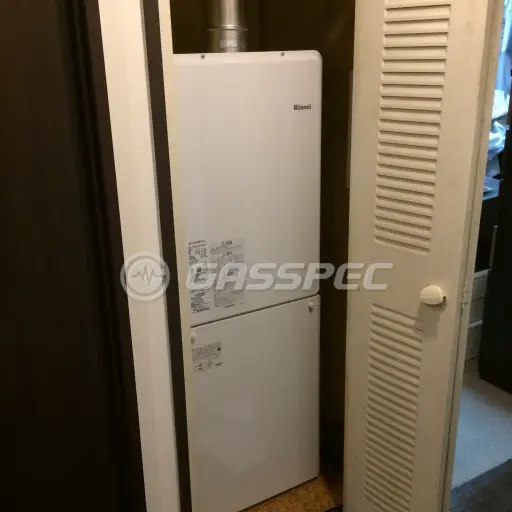 交換後の給湯器（リンナイ RUF-V1615SAFFD(C)）