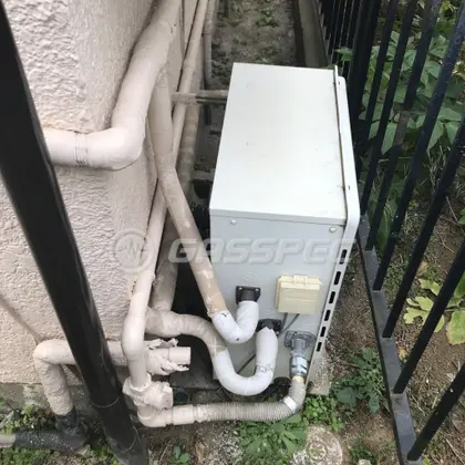施工前の給湯器（GRQ-2028SAX）