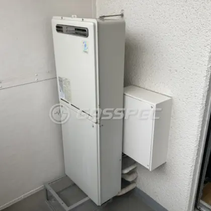 施工前の給湯器（YRUF-V2005AW）