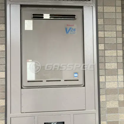 施工前の給湯器（RUF-V2400SAW-1）