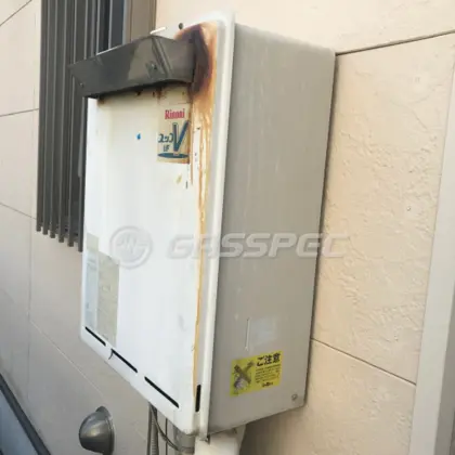 施工前の給湯器（RUF-V2005SAW）