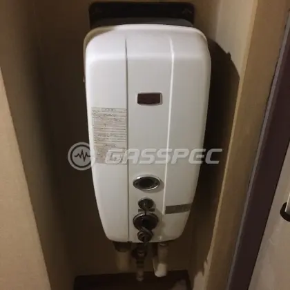 施工前の給湯器（PH-13）