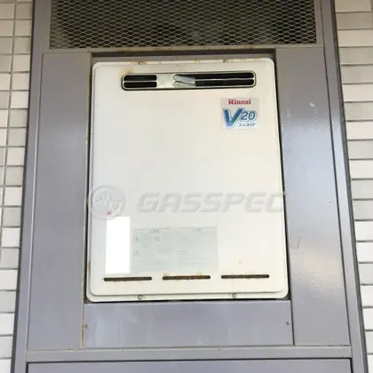 施工前の給湯器（RUF-V2000SAW-1）