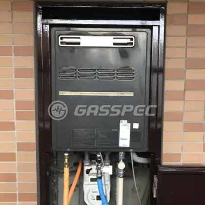 施工前の給湯器