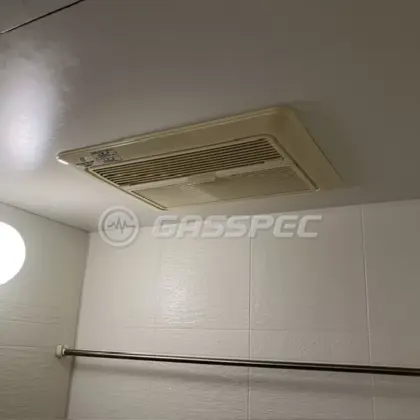 施工前の浴室乾燥機（DBD-28KTSA-D20）