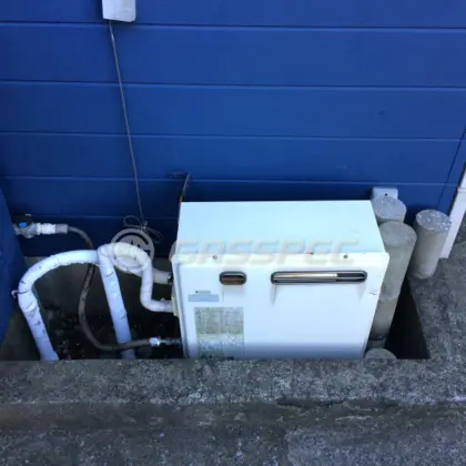 施工前の給湯器