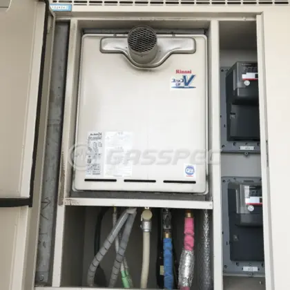 施工前の給湯器（RUF-V2405SAT）