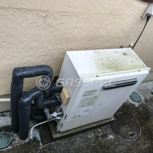 交換前の給湯器（ノーリツ GT-C2442SARX-MB）