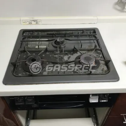 施工前のビルトインガスコンロ（DG3267NR）