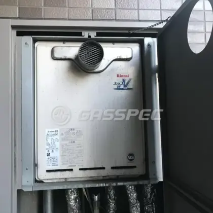 施工前の給湯器（RUF-V2006SAT）