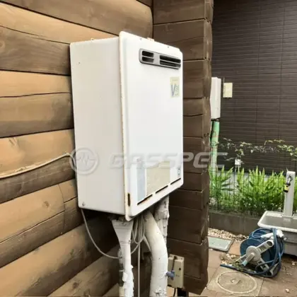 施工前の給湯器（RUF-V2400SAW-1）