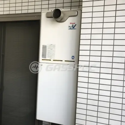 施工前の給湯器（RUF-V2401SAT）