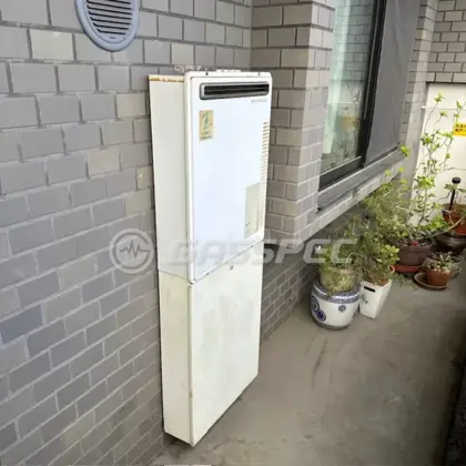 施工前の給湯器（OURB-1600D）