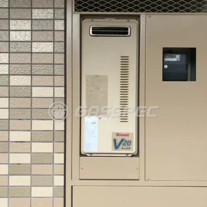 施工前の給湯器（RUF-VS2000SAW-1）