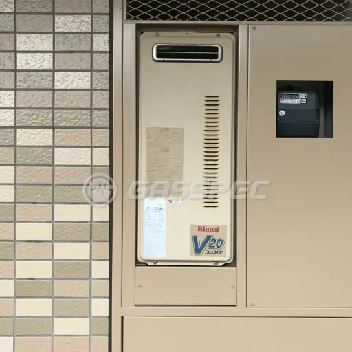 交換前の給湯器（リンナイ RUF-VS2000SAW-1）