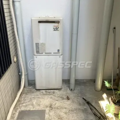 施工前の給湯器（RUF-A1610SAW）