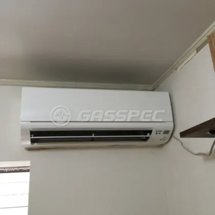 施工後のエアコン（三菱 MSZ-GV2218W）