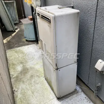 施工前の給湯器（RUFH-VD2400AW2-3）