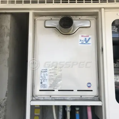 施工前の給湯器（RUF-V2405SAT）
