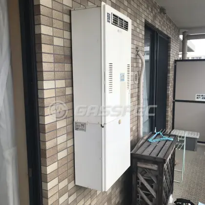 施工前の給湯器