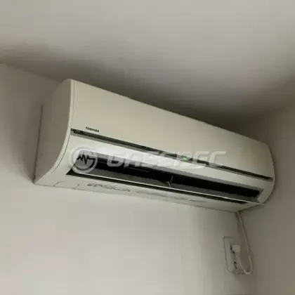 施工前のエアコン（RAS-2510D(W)）