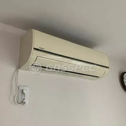 施工前のエアコン（RAS-2510D(W)）