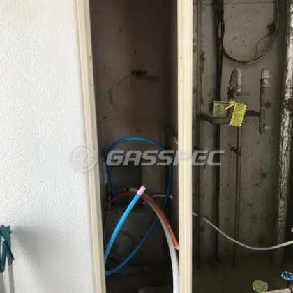 施工前の給湯器