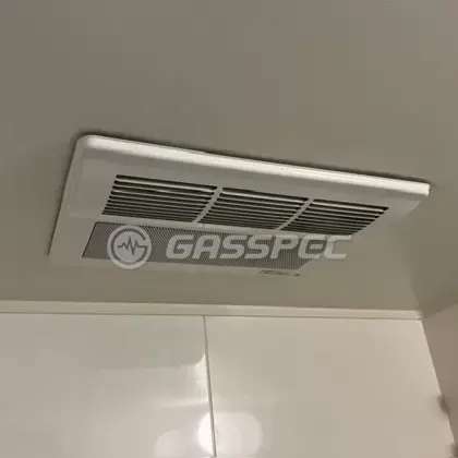 施工前の浴室乾燥機（V-100BZ4-BL）