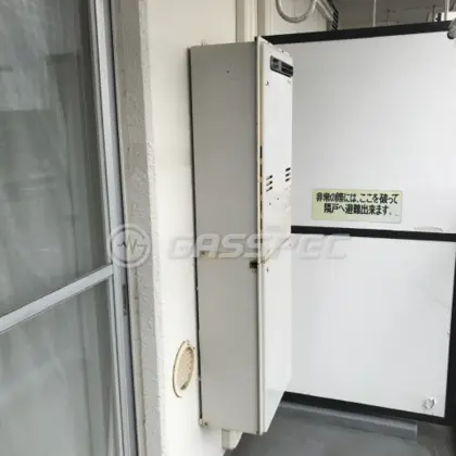 施工前の給湯器（RUH-V1613W）