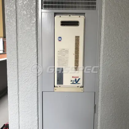 施工前の給湯器（RUF-VS1611SAW）