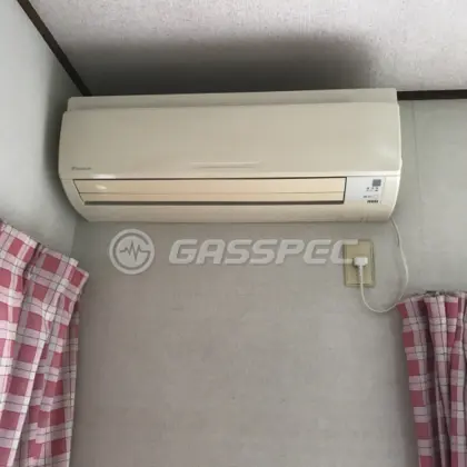 施工前のエアコン（AN22HPSK-W）