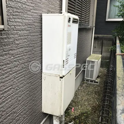 施工前の給湯器