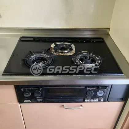 施工前のビルトインガスコンロ（RBG-N730V4GRT）