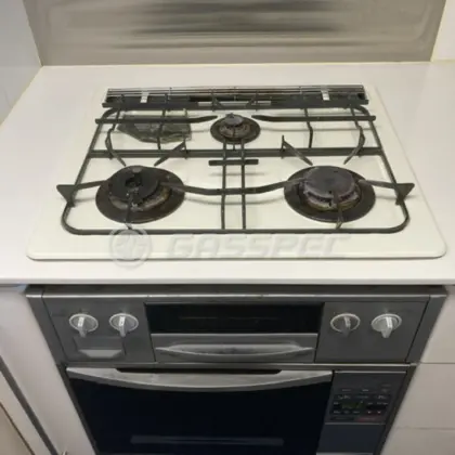 施工前のビルトインガスコンロ（DG3068NR　DR404E）